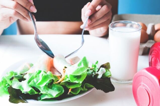 Salad ug Glass sa Yogurt